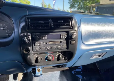 1997 Ford Explorer из США, поврежденный, VIN 1FMDU34X8VZB22571